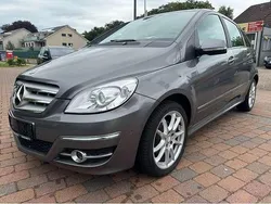 Grau Gebraucht 2011 Mercedes B180 Van / Kleinbus | 8.699 € (Fairer Preis)