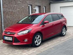 Rot Gebraucht 2014 Ford Focus Titanium Limousine | 3.995 € (Superpreis)