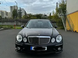 Schwarz Gebraucht 2006 Mercedes E350 Avantgarde Limousine | 13.500 € (Teuer)