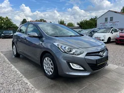 Steel gray / met Gebraucht 2016 Hyundai i30 Sport Limousine | 9.499 € (Fairer Preis)