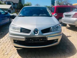 Grau Gebraucht 2007 Renault Mégane II Limousine | 2.498 €