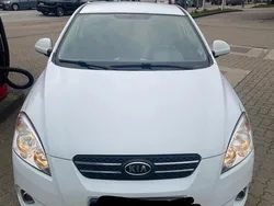 Weiß Gebraucht 2010 Kia Ceed Coupé | 4.100 €