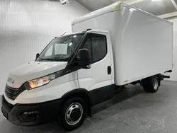 Weiss Gebraucht 2023 Iveco Daily Van | 26.990 € (Etwas zu teuer)