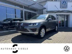 Grau Gebraucht 2016 VW Touareg R-line SUV | 33.940 € (Teuer)