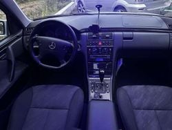 Gebraucht 2000 Mercedes E240 Avantgarde Limousine | 9.000 € (Teuer)