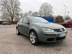 Grün Gebraucht 2005 VW Golf V Kleinwagen | 3.300 € (Fairer Preis)