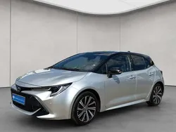 Cosmicsilber metallic, dach schwarz Gebraucht 2022 Toyota Corolla Team Limousine | 22.980 € (Fairer Preis)