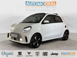 Weiss (metallic) Gebraucht 2020 Smart ForFour Electric Drive Kleinwagen | 12.697 € (Teuer)