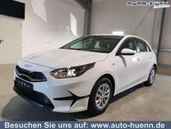 Casaweiß Neu 2024 Kia Ceed Limousine | 17.940 €