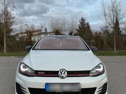 Weiß Gebraucht 2015 VW Golf VII Kleinwagen | 15.900 € (Fairer Preis)