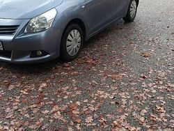 Grau Gebraucht 2010 Toyota Verso Van / Kleinbus | 3.650 € (Fairer Preis)