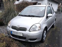 Silber Gebraucht 2004 Toyota Yaris Limousine | 1.485 € (Fairer Preis)