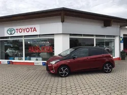 Rot Gebraucht 2019 Toyota Yaris Hybrid Style Limousine | 16.890 € (Fairer Preis)