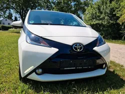 Weiß Gebraucht 2018 Toyota Aygo X-play Kleinwagen | 10.499 € (Etwas zu teuer)