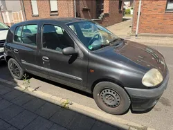 Schwarz Gebraucht 2001 Renault Clio II Kleinwagen | 1.200 € (Fairer Preis)