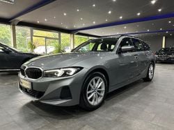 Skyscraper grau Gebraucht 2023 BMW 320 Performance Kombi | 27.790 € (Superpreis)