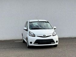 Weiß Gebraucht 2014 Toyota Aygo Cool Kleinwagen | 5.999 € (Fairer Preis)