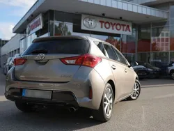 Gold Gebraucht 2013 Toyota Auris Limousine | 7.950 € (Fairer Preis)