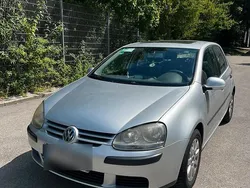 Grau Gebraucht 2004 VW Golf V Kleinwagen | 3.500 € (Fairer Preis)