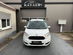 Weiß Gebraucht 2015 Ford Tourneo Courier Titanium Van / Kleinbus | 7.999 € (Superpreis)