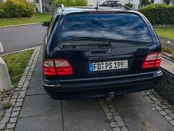 Blau Gebraucht 2002 Mercedes E320 Kombi | 1.500 €