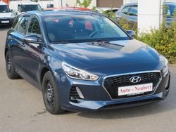 Blau Gebraucht 2017 Hyundai i30 Select Kombi | 11.450 € (Fairer Preis)