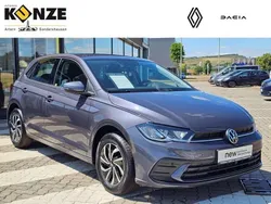 Grau (rauchgraumetallic (grau)) Gebraucht 2024 VW Polo Life Limousine | 19.890 € (Guter Preis)