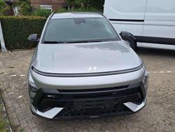 Shimmering silver metallic Neu 2025 Hyundai Kona N Line SUV | 31.560 € (Fairer Preis)