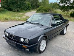 Schwarz Gebraucht 1992 BMW 320 Cabriolet Sport Line Cabrio | 15.990 €