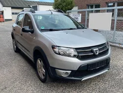 Grau Gebraucht 2016 Dacia Sandero Ambiance Kleinwagen | 5.800 € (Fairer Preis)