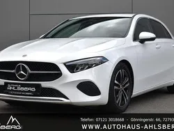 Polarweiss unilack Gebraucht 2023 Mercedes A200 Limousine | 27.300 € (Fairer Preis)