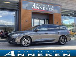 Grau Gebraucht 2024 Ford Focus ST-Line Limousine | 22.450 € (Guter Preis)