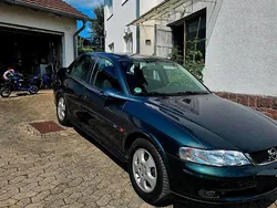 Grün Gebraucht 2000 Opel Vectra Edition Limousine | 2.500 € (Etwas zu teuer)