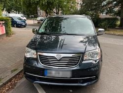 Schwarz Gebraucht 2013 Lancia Voyager Van / Kleinbus | 8.300 € (Guter Preis)