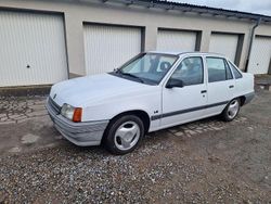 Weiß Gebraucht 1989 Opel Kadett Limousine | 850 €