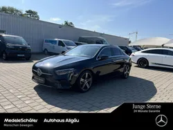 Lack kosmosschwarz (metallic) Gebraucht 2024 Mercedes A220 Limousine | 35.469 € (Fairer Preis)