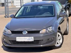 Grau Gebraucht 2016 VW Golf VII Comfortline Limousine | 8.800 € (Fairer Preis)