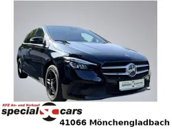 Schwarz Gebraucht 2022 Mercedes B200 Van / Kleinbus | 27.490 € (Fairer Preis)