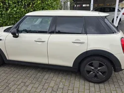 Weiß Gebraucht 2017 Mini ONE Kleinwagen | 11.099 € (Fairer Preis)