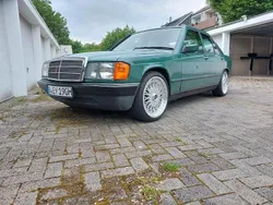 Grün Gebraucht 1986 Mercedes 200 Limousine | 9.800 €