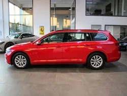 Rot Gebraucht 2021 VW Passat S Kombi | 18.300 € (Guter Preis)