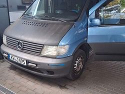 Blau Gebraucht 2002 Mercedes V220 Van / Kleinbus | 2.500 €