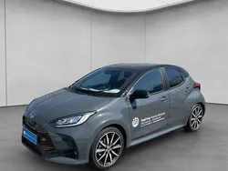 Grau Gebraucht 2025 Toyota Yaris Hybrid Sport Limousine | 32.950 €