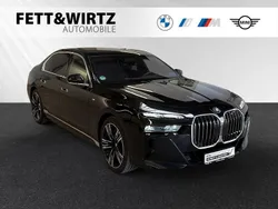 Saphirschwarz Gebraucht 2024 BMW 750e M Sport Limousine | 116.661 € (Fairer Preis)