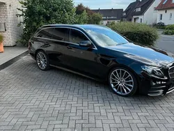 Schwarz Gebraucht 2019 Mercedes E200 AMG Kombi | 29.600 € (Etwas zu teuer)