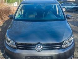 Grau Gebraucht 2015 VW Touran Cup Van / Kleinbus | 8.750 € (Guter Preis)