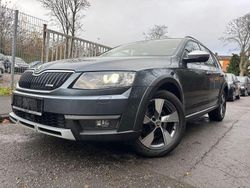 Grau Gebraucht 2016 Skoda Octavia Scout 4x4 Kombi | 7.990 € (Guter Preis)