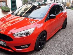 Rot Gebraucht 2015 Ford Focus ST-Line Limousine | 12.500 € (Etwas zu teuer)