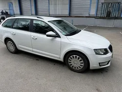 Weiß Gebraucht 2014 Skoda Octavia Elegance Kombi | 4.299 € (Guter Preis)