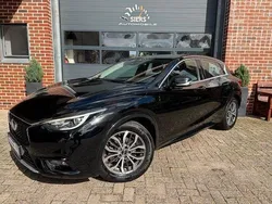 Schwarz Gebraucht 2016 Infiniti Q30 Kleinwagen | 13.450 € (Fairer Preis)